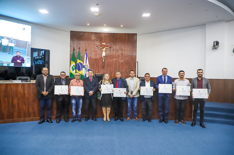 Representantes homenageados na Câmara Municipal de Fortaleza, incluindo integrantes do Instituto Sementes da Sustentabilidade